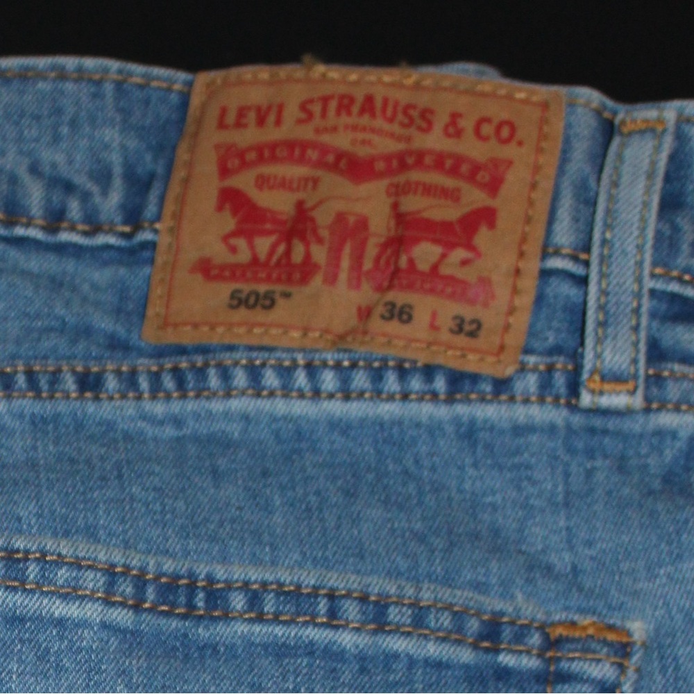 Levi 505 jeans 36x32 light wash - worn but no tears